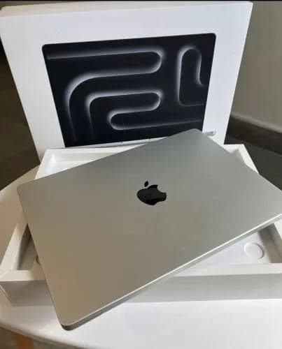 Apple MacBook Pro 14" M5 (Silver, 512GB)